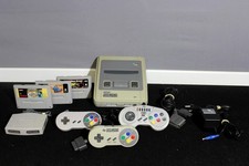 Nintendo Super NES PAL FRA + 3 jeux + 3 manettes + multitap | Révisée | Complète