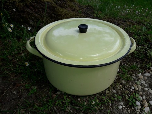 Ancienne casserole fait - fait, tout