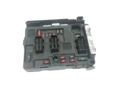 BOITE A FUSIBLES MOTEUR PEUGEOT 206 phase 2 (04/2003 03/2009) / NE 197401