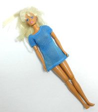 POUPEE BARBIE AVEC ROBE BLEU