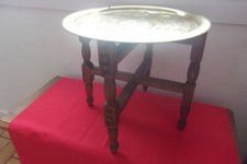 TABLE ORIENTALE PLIANTE AVEC