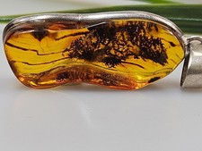 Pendentif ambre brut, bijoux mer Baltique, pendentif vert, pierre de santé...