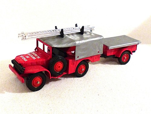 Dodge 4x4 bache pompiers - wc,
