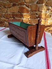 Ancien lit en bois à bascule pour poupée