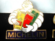 * PIN'S PIN FRAISE MICHELIN BIBENDUM EMAIL LES CARTES ROUTIERES