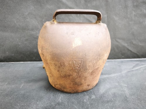 Enorme cloche ancienne vache