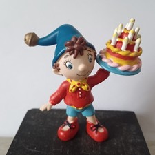 Figurine PVC PAPO 2009 -  OUI-OUI AVEC GÂTEAU D'ANNIVERSAIRE 