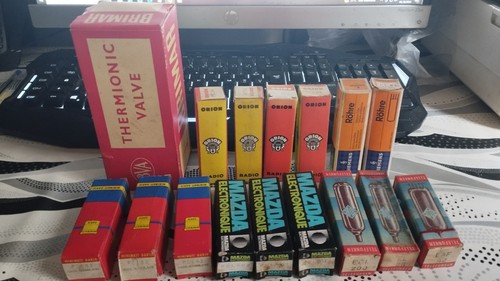 Vintage lot tube radio - tube,