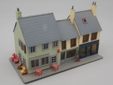 Bloc 3 immeubles avec personnage - Jouef