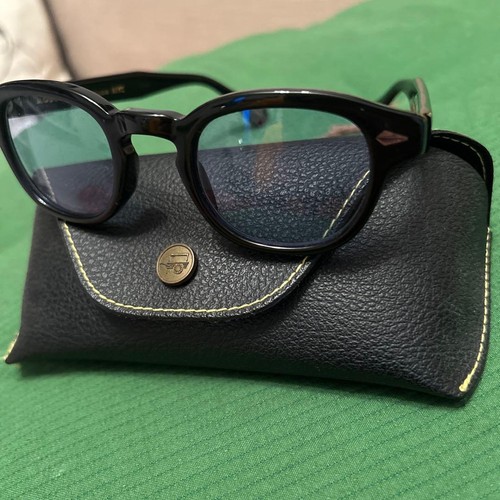 Lunettes soleil noires - de,