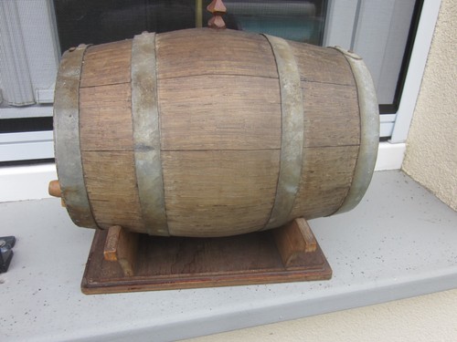 Ancien tonnelet petit - petit, tonneau