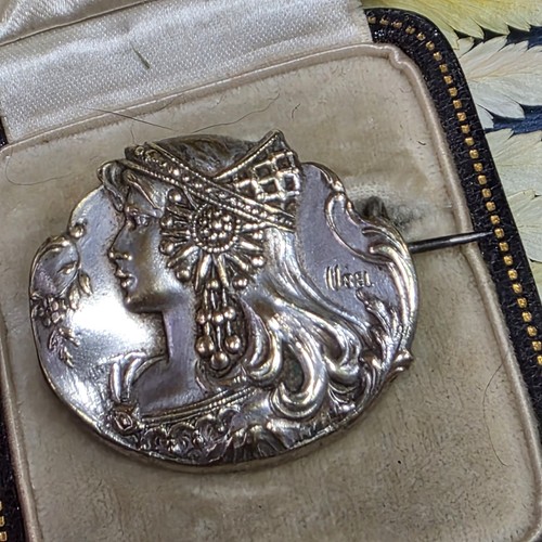 Broche ancienne art - ancienne, nouveau