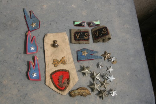 Militaria lot divers insignes - lot,