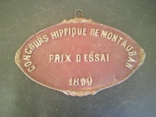 PLAQUE EN FONTE CONCOURS HIPPIQUE MONTAUBAN CHEVAUX DE MAITRES PRIX 1899