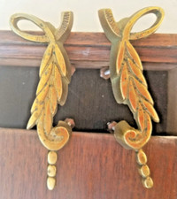 2 petites poignées de meuble