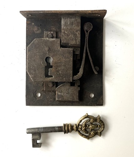 Ancienne serrure verticale - serrure,