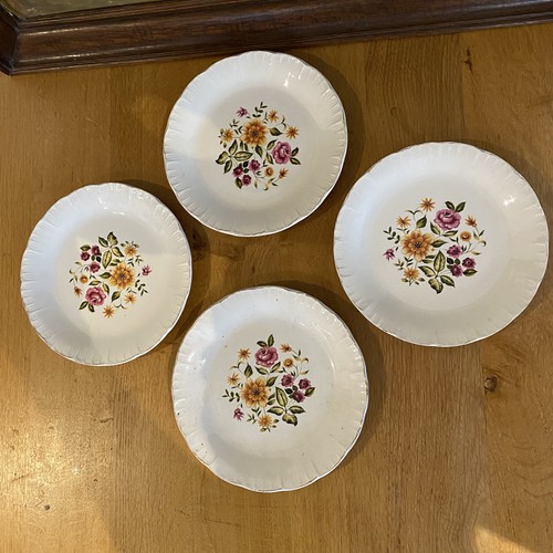 Lot assiettes à - de,