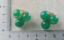 Ancienne paire de boucle d'oreille clip, pierres vertes, vintage