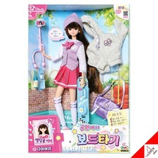 Dix-sept MIMI BOARDING IN THE