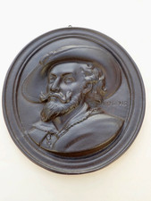 Ancien grand médaillon mural