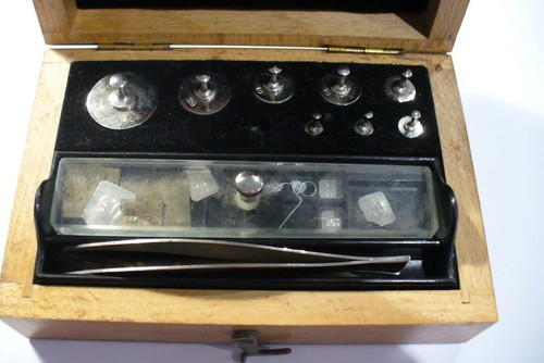 Ancienne boite poids de - ,