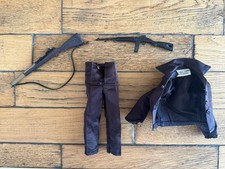 Lot Vêtements Et Fusils