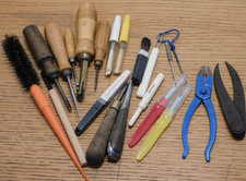 LOT outils MACHINE à COUDRE tournevis BROSSE pince ROULETTE singer ELNA bernina