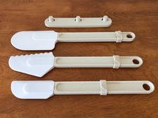 TUPPERWARE SPATULA/PADDLE