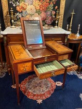 Coiffeuse d'époque XVIIIe à décor marqueté Louis XVI