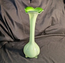 Vase en verre opaline vert, forme florale, soufflé bouche, style Murano, vintage