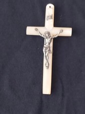 BIJOU PENDENTIF CRUCIFIX EN NACRE ET ARGENT XIX ème H. 6,7cm