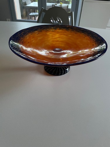 Coupe sur pied noir - , charles