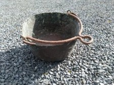 1 marmite chaudron en cuivre à suspendre dans l'âtre, anse avec crochet fer