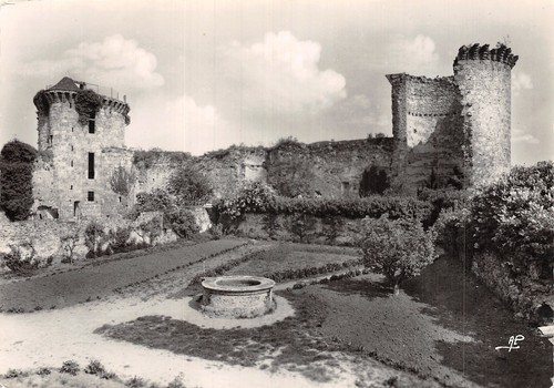 Chevreuse tour fendue - la,