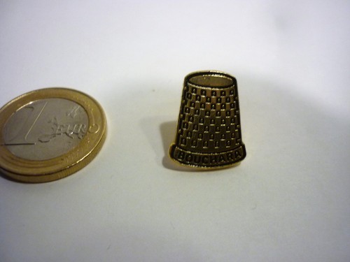 Pin dé coudre bouchara - pin's, coudre"
