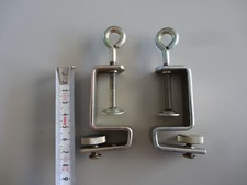 DEUX SERRE-JOINTS pour MACHINES à TRICOTER ....