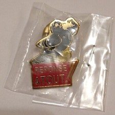 PIN'S RÉPONSE A TOUT SERIE