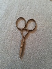 ancien petit ciseaux broderie