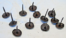 Lot de 12 anciens clous de soufflet de forge, tête bombée.
