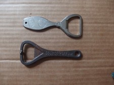 PERRIER 2 décapsuleurs métal 1 ancien en fonte L9 cm BE