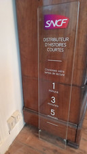 Objet décoratif SNCF  Gare Plaque Verre 3kg "Distributeur d'Histoires Courtes"