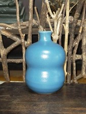 Vase émail bleu en forme de
