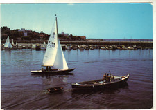 ARCACHON - Pinasse et voilier quittant le port de plaisance  ....  (Ref. i 1502)