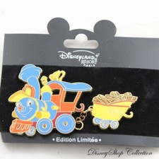 Pin's locomotive Casey Jr DISNEYLAND RESORT PARIS série train du cirque Dumbo