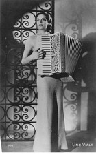 ACCORDEON , Accordeoniste  Line VIALA
