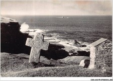 CAR-AAKP5-29-0472 - KERSAINT par Ploudalmezeau - St-Samson - La Croix et la Fo