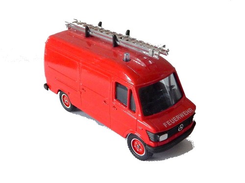 Mercedes 407d pompiers - mercedes, solido