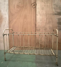 lit  d'enfant en fonte de fer