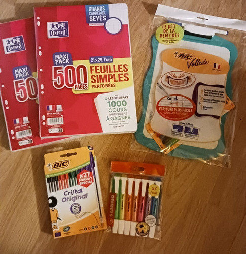 Fournitures scolaires lot - -,