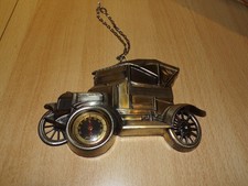 Thermomètre en forme de voiture ancienne ( 17 cm long et 11,3 cm large )